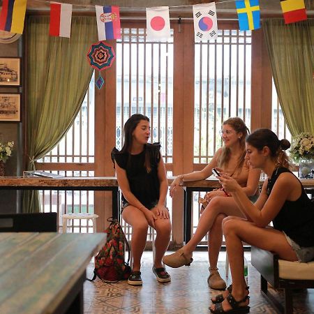 Nivas Siam Hostel Bangkok Exterior photo