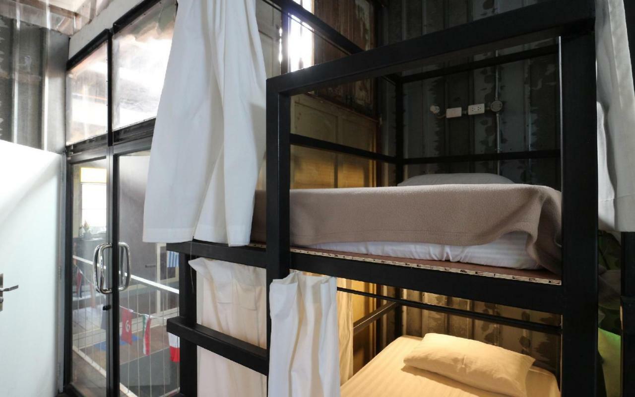 Nivas Siam Hostel Bangkok Exterior photo
