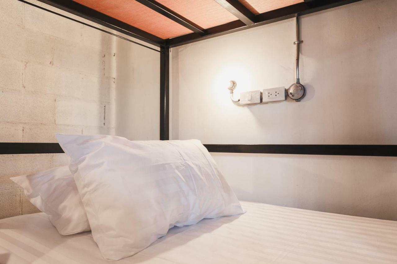Nivas Siam Hostel Bangkok Exterior photo