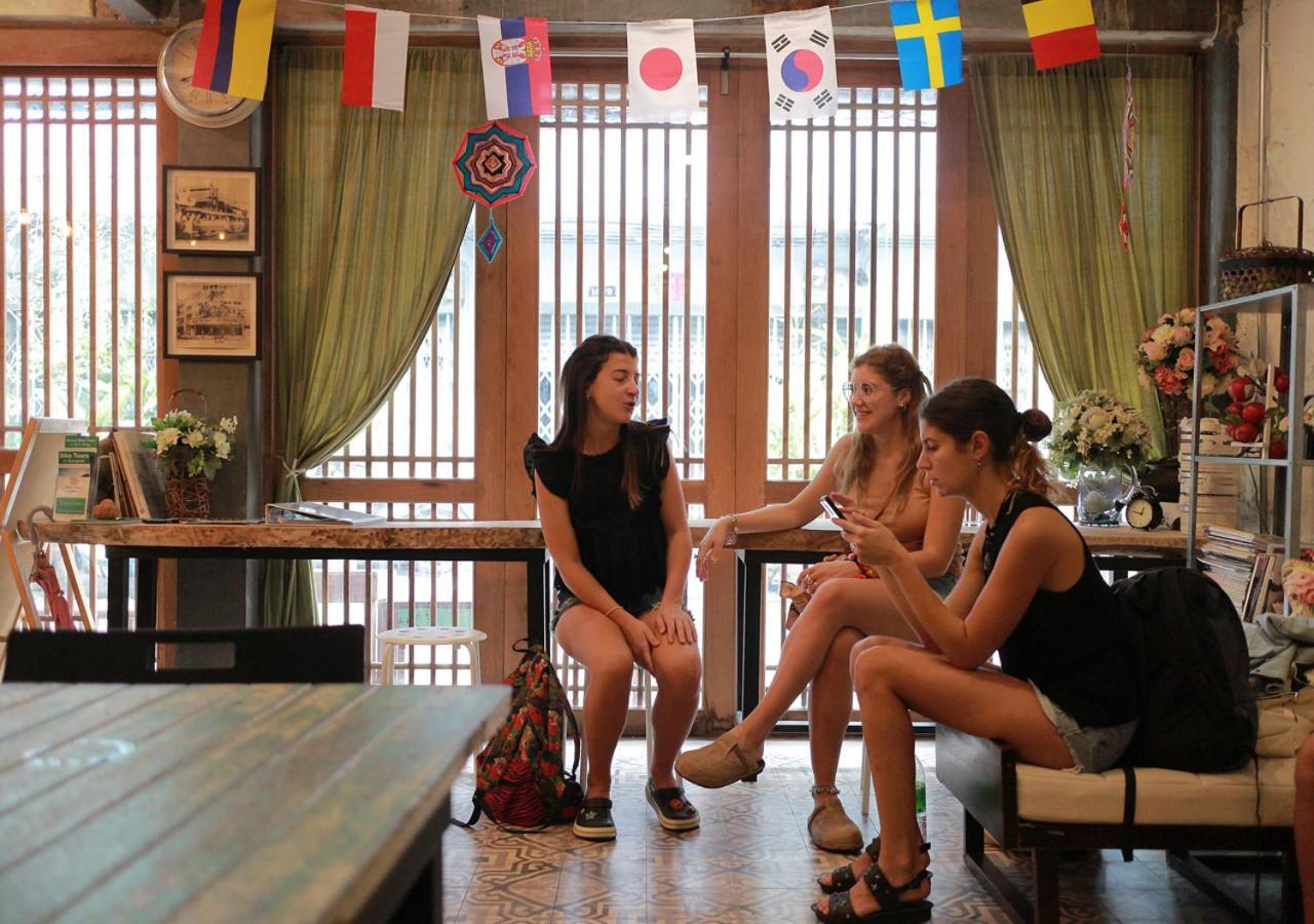 Nivas Siam Hostel Bangkok Exterior photo