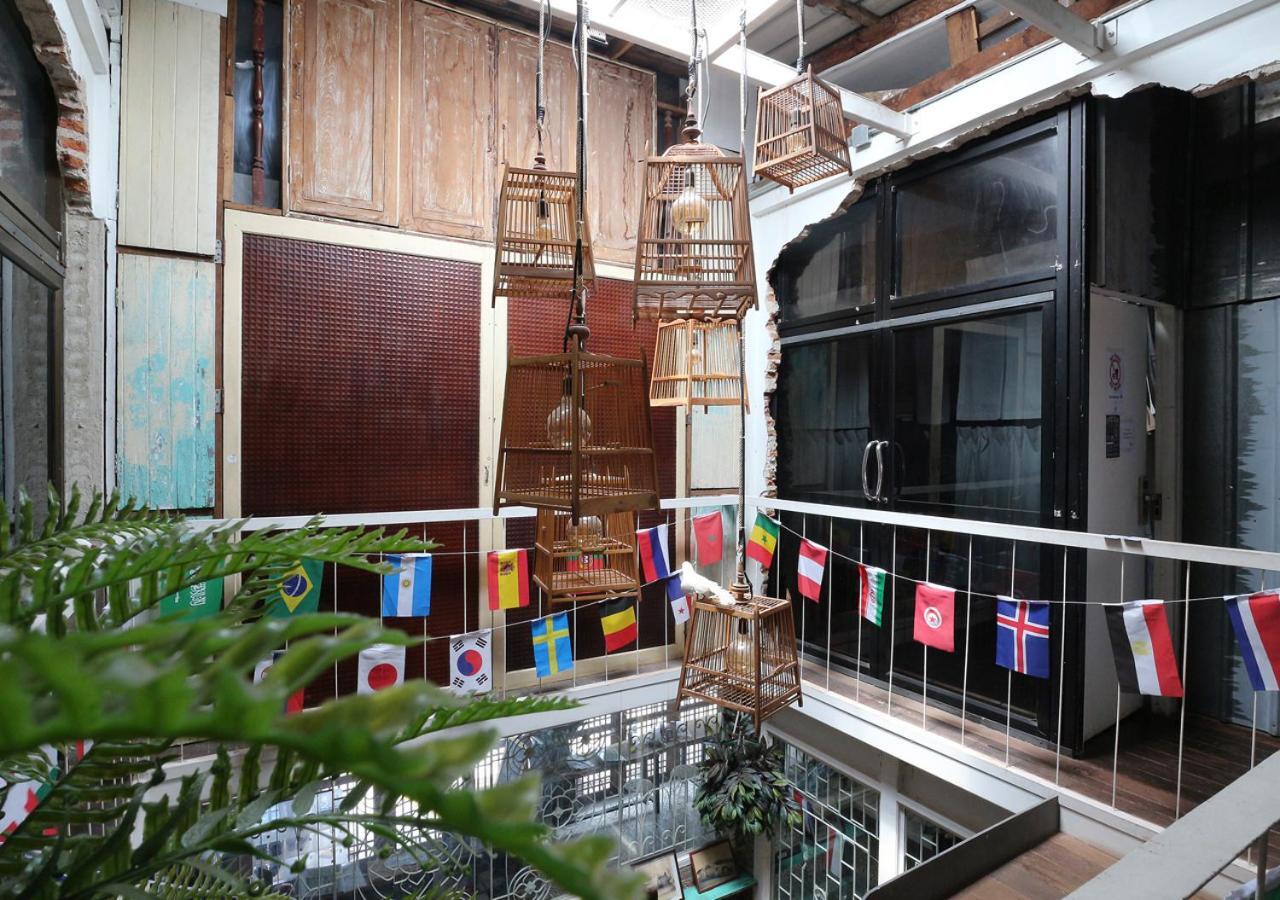 Nivas Siam Hostel Bangkok Exterior photo
