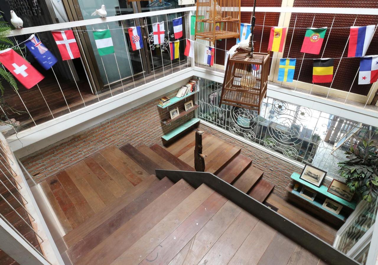 Nivas Siam Hostel Bangkok Exterior photo