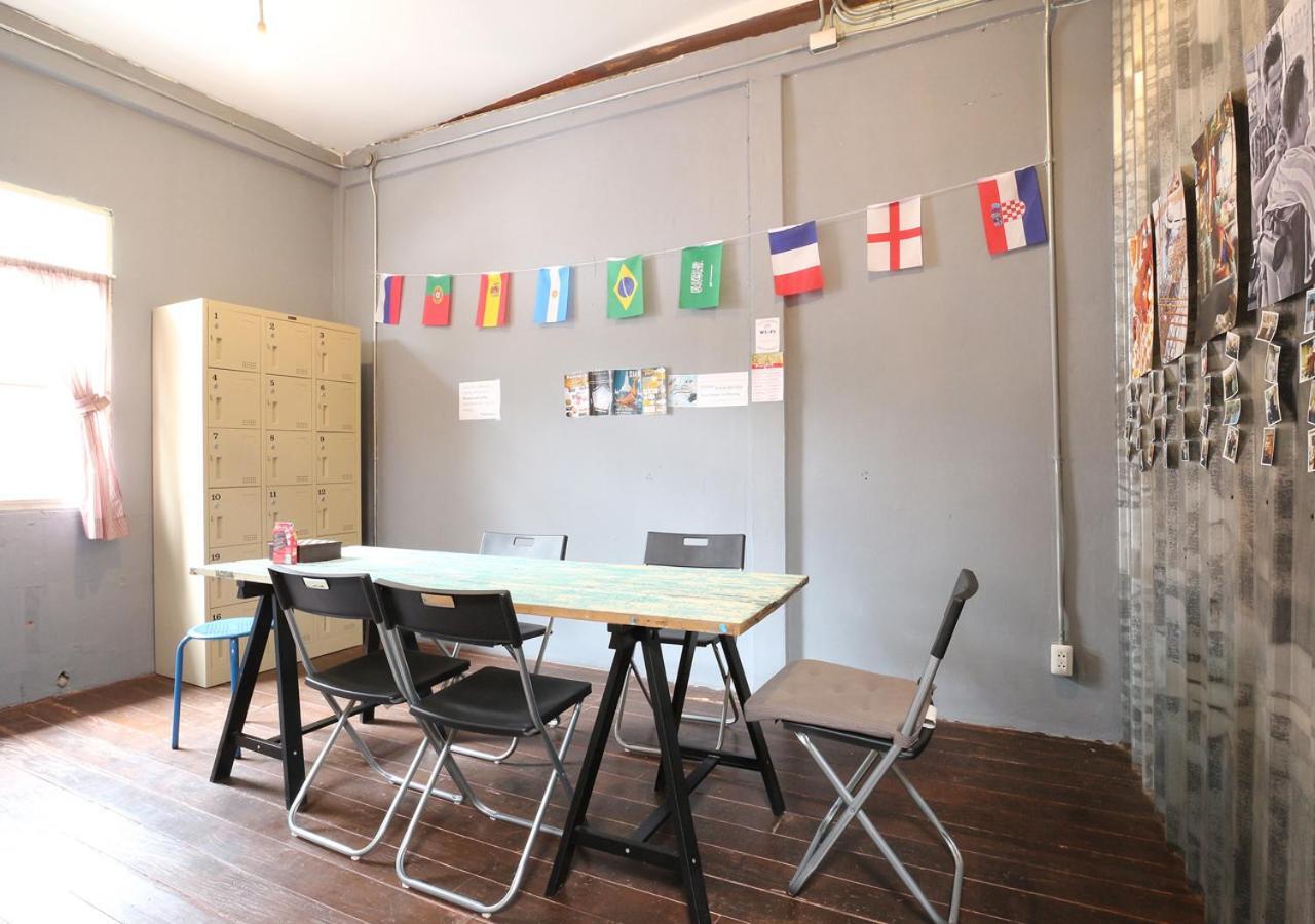 Nivas Siam Hostel Bangkok Exterior photo