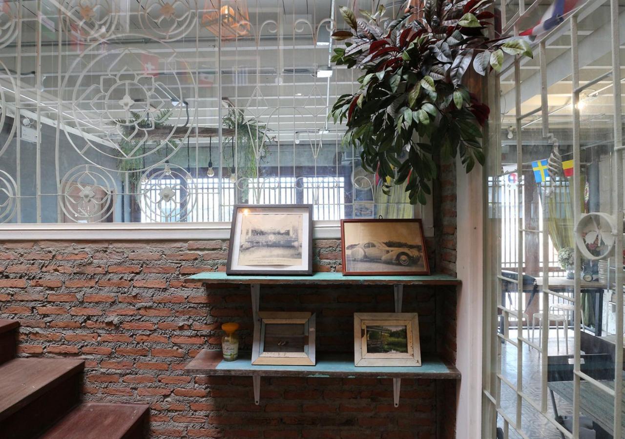 Nivas Siam Hostel Bangkok Exterior photo