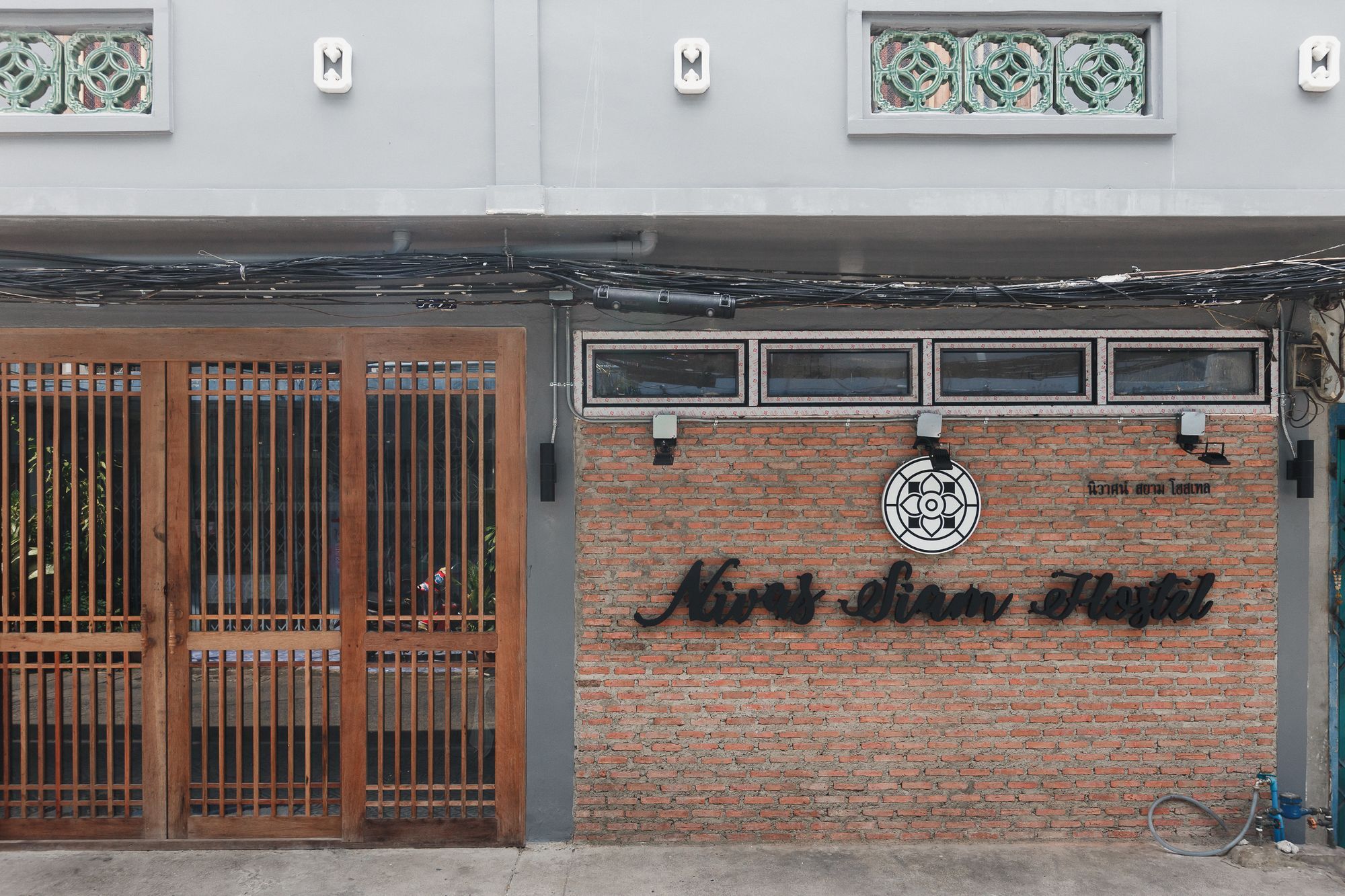 Nivas Siam Hostel Bangkok Exterior photo