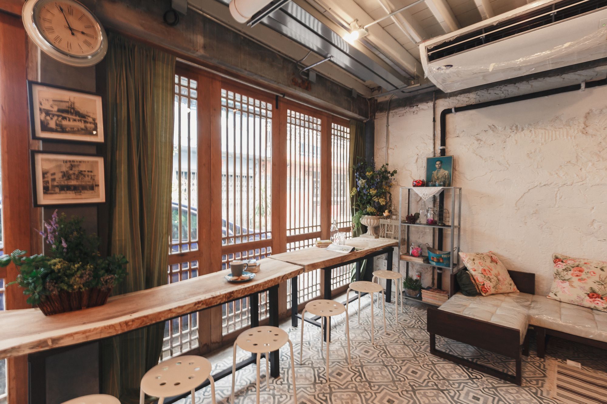 Nivas Siam Hostel Bangkok Exterior photo